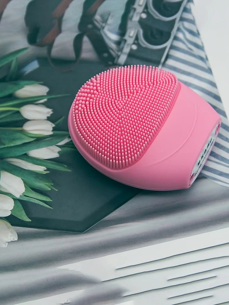 Silicone Facial Cleansing Brush - Electric Vibration Massager for Deep Pore Cleaning & Skincare